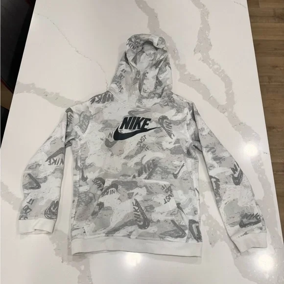 Nike Classic White and Gray Apparel - Picture 4 of 7